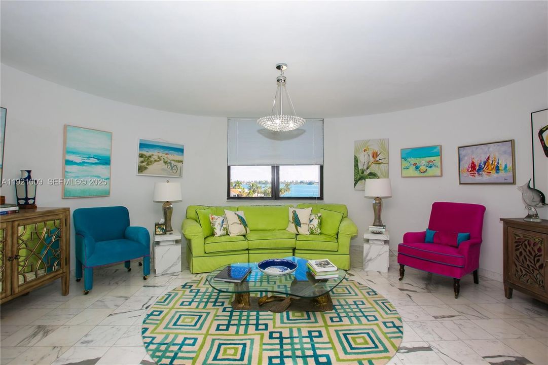 Rotunda bonus room with Bay views
