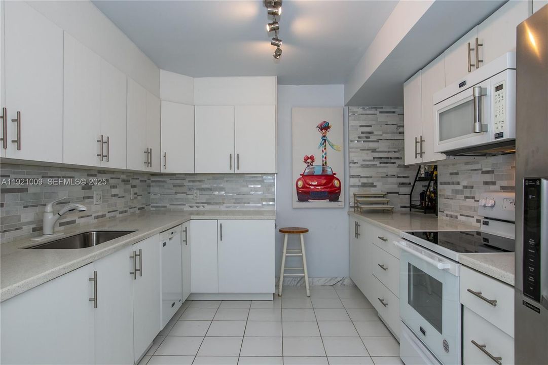 На продажу: $439,000 (2 спален, 3 ванн, 2320 Квадратных фут)