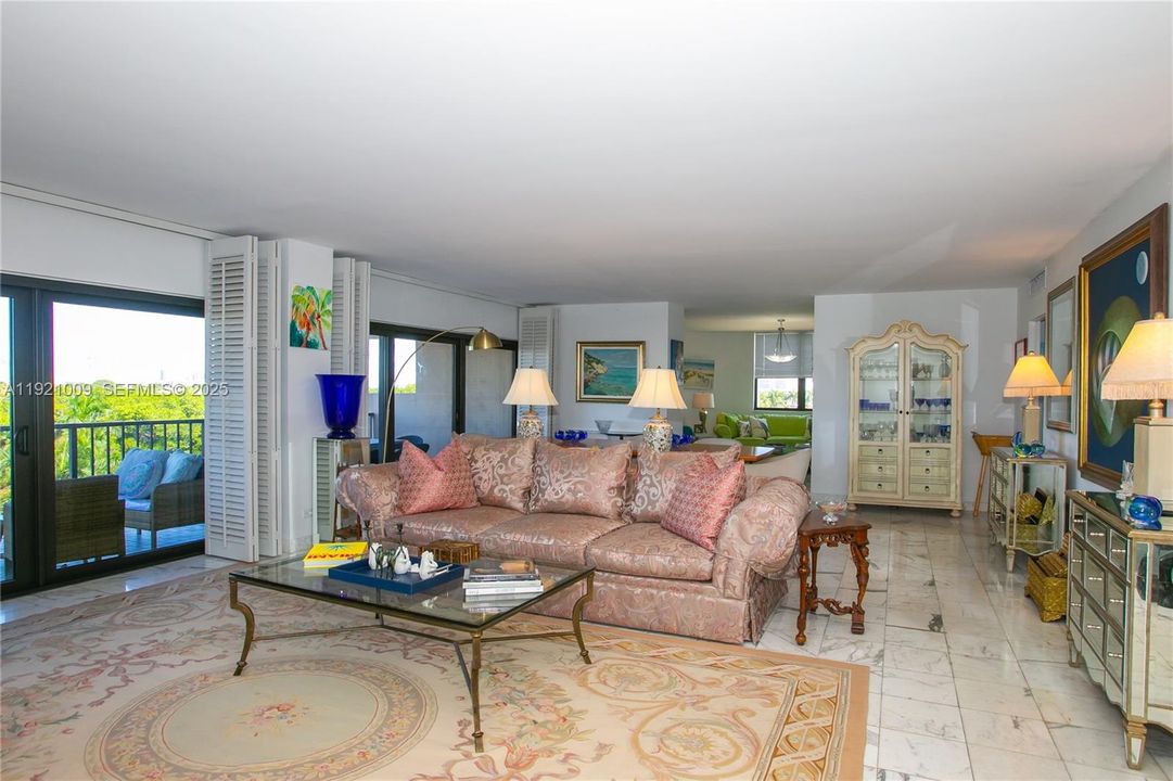 На продажу: $439,000 (2 спален, 3 ванн, 2320 Квадратных фут)