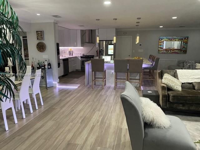 For Rent: $6,900 (3 beds, 2 baths, 2215 Square Feet)