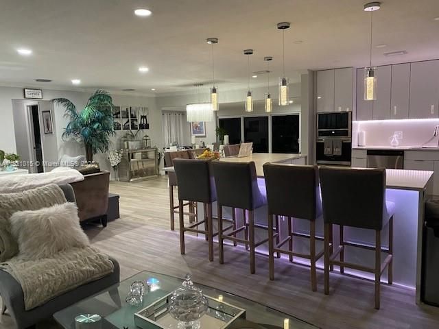 For Rent: $6,900 (3 beds, 2 baths, 2215 Square Feet)