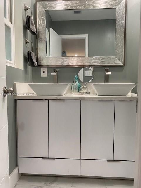 For Rent: $6,900 (3 beds, 2 baths, 2215 Square Feet)