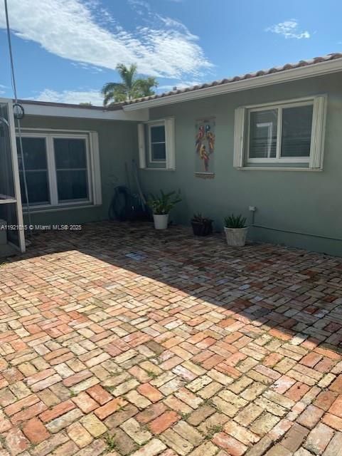 For Rent: $6,900 (3 beds, 2 baths, 2215 Square Feet)