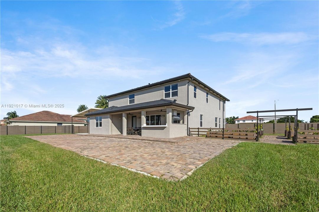 На продажу: $1,165,000 (5 спален, 4 ванн, 4007 Квадратных фут)