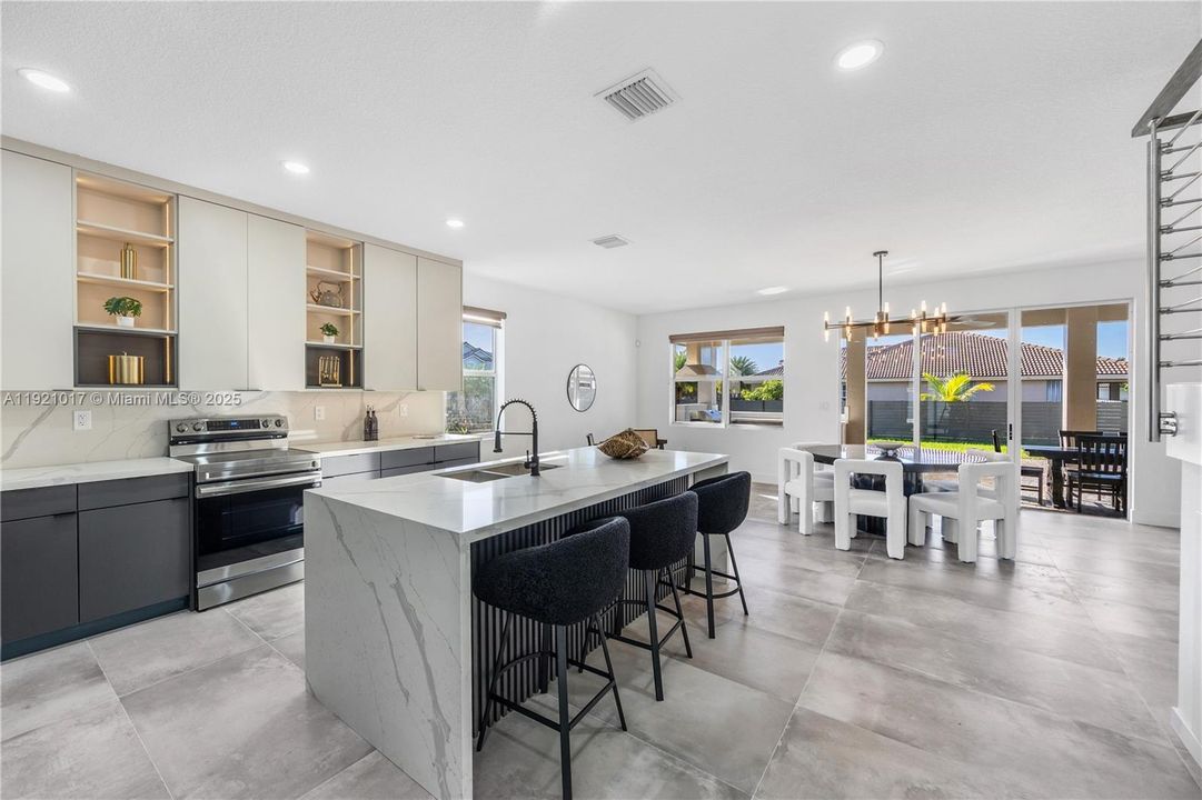 На продажу: $1,165,000 (5 спален, 4 ванн, 4007 Квадратных фут)