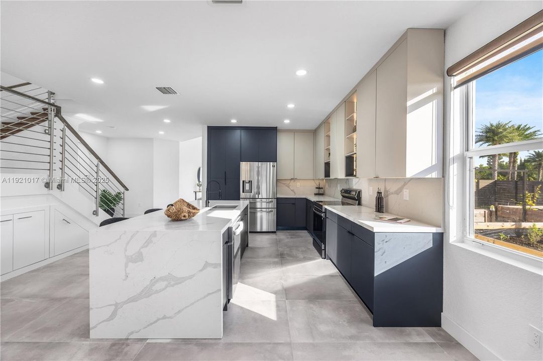 На продажу: $1,165,000 (5 спален, 4 ванн, 4007 Квадратных фут)