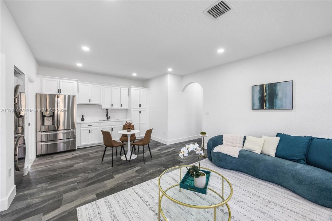 На продажу: $1,165,000 (5 спален, 4 ванн, 4007 Квадратных фут)