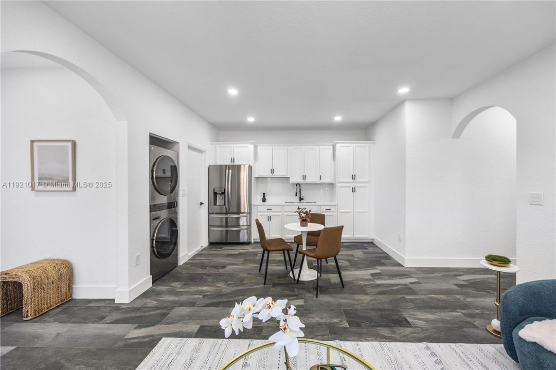 На продажу: $1,165,000 (5 спален, 4 ванн, 4007 Квадратных фут)