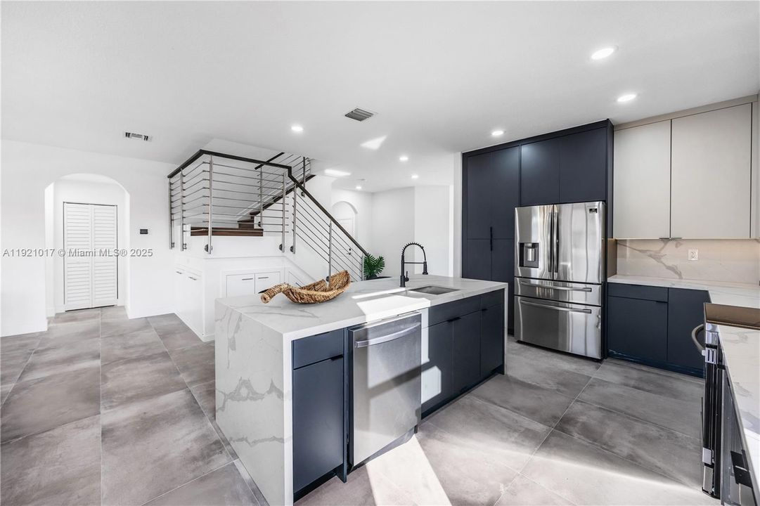 На продажу: $1,165,000 (5 спален, 4 ванн, 4007 Квадратных фут)