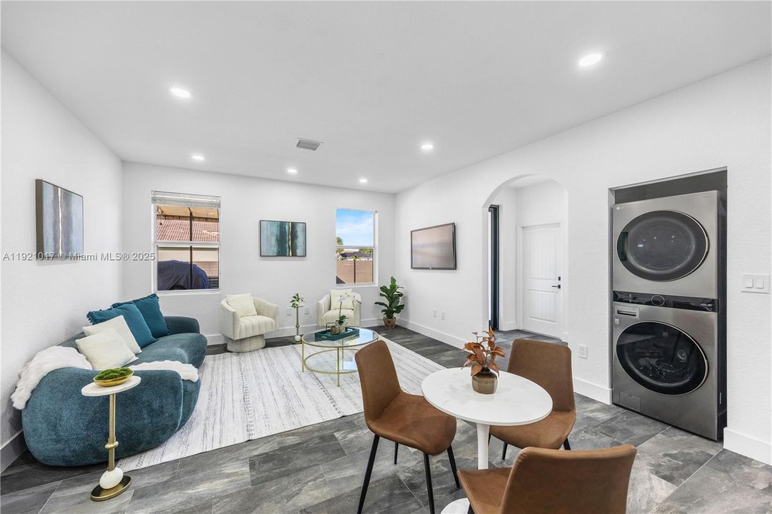 На продажу: $1,165,000 (5 спален, 4 ванн, 4007 Квадратных фут)