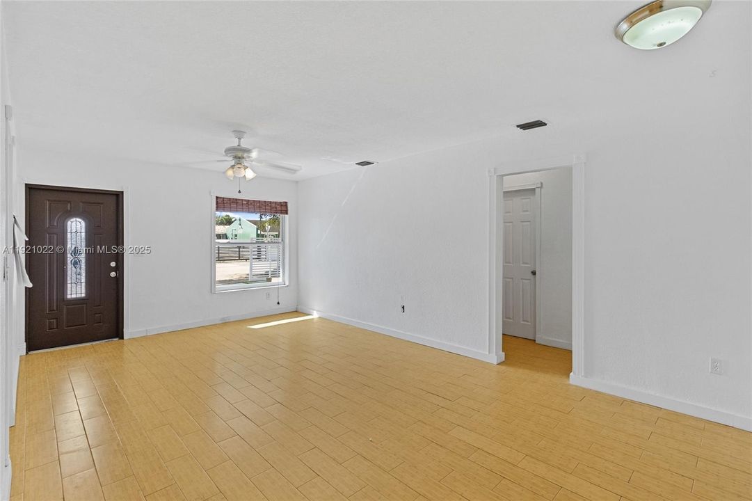 На продажу: $515,000 (3 спален, 1 ванн, 1015 Квадратных фут)