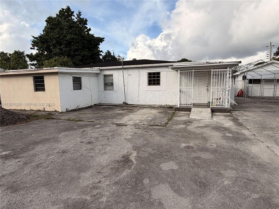 For Sale: $390,000 (4 beds, 4 baths, 1712 Square Feet)