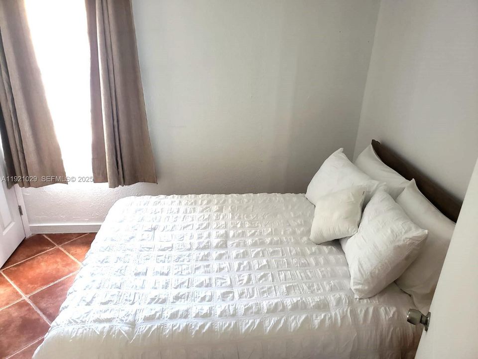 For Sale: $620,000 (2 beds, 2 baths, 1048 Square Feet)