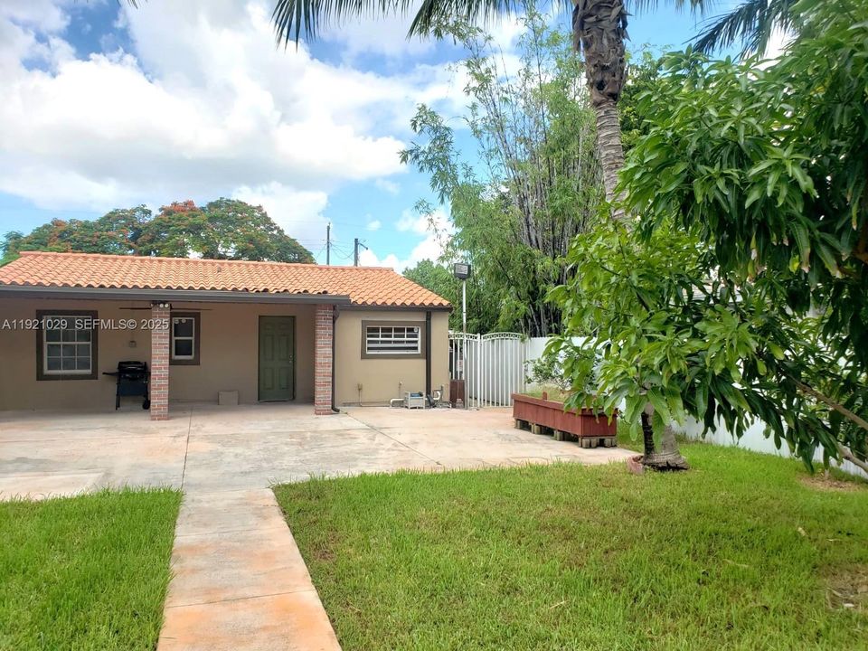 For Sale: $620,000 (2 beds, 2 baths, 1048 Square Feet)