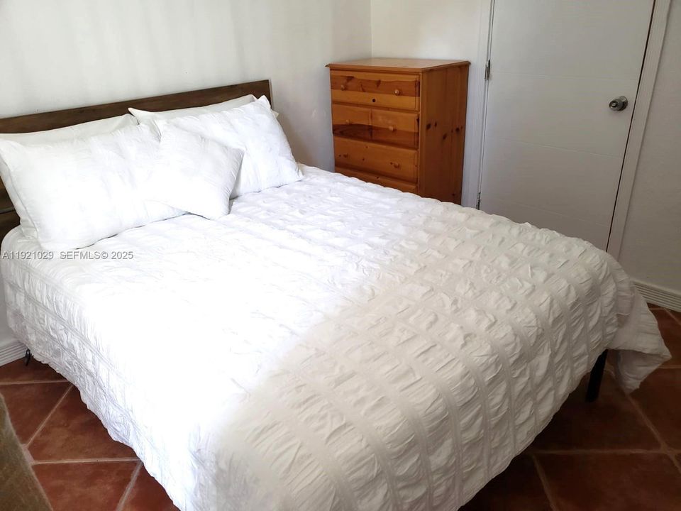 For Sale: $620,000 (2 beds, 2 baths, 1048 Square Feet)