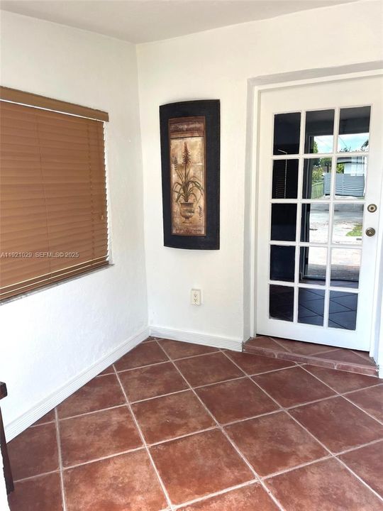 For Sale: $620,000 (2 beds, 2 baths, 1048 Square Feet)