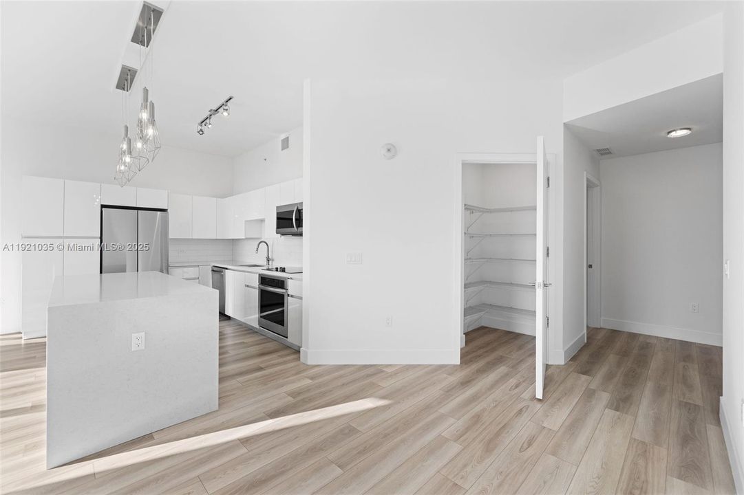 For Sale: $1,281,000 (2 beds, 2 baths, 1483 Square Feet)