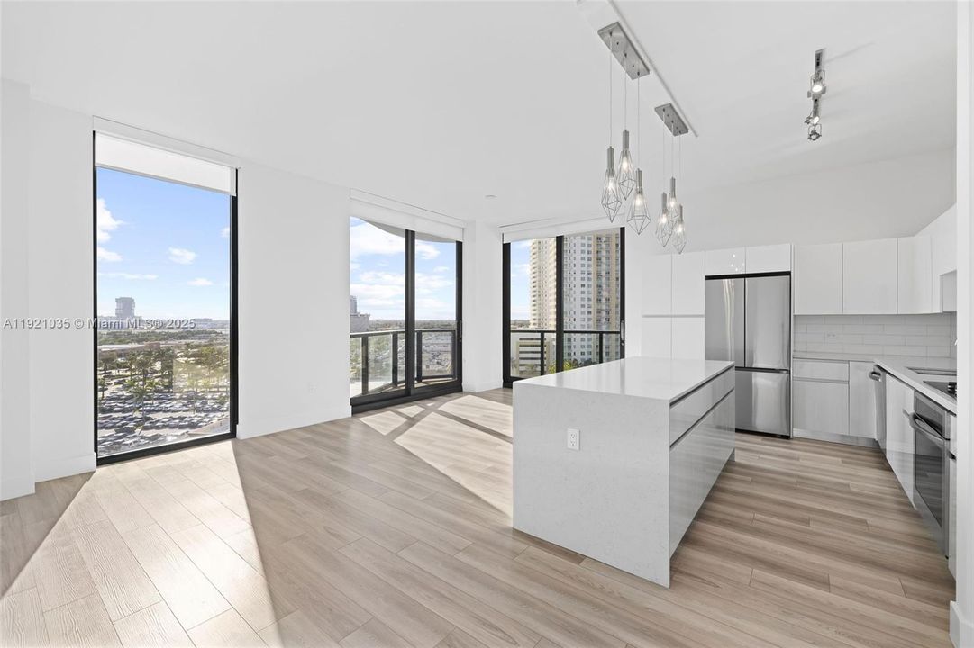 For Sale: $1,281,000 (2 beds, 2 baths, 1483 Square Feet)