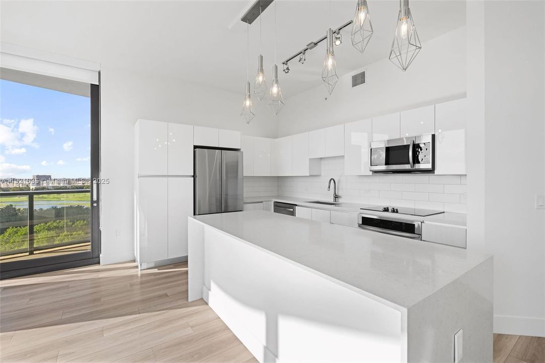 For Sale: $1,281,000 (2 beds, 2 baths, 1483 Square Feet)