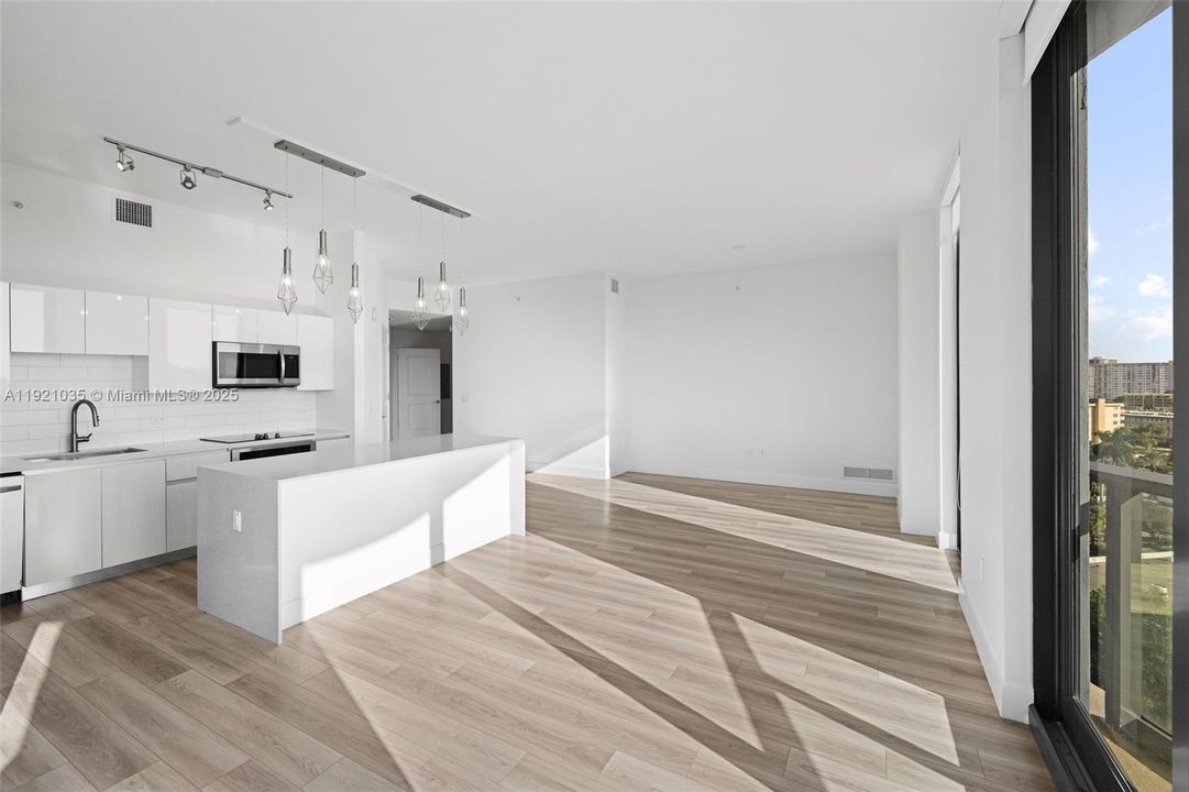 For Sale: $1,281,000 (2 beds, 2 baths, 1483 Square Feet)