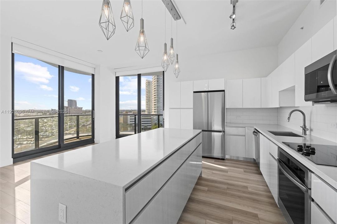 For Sale: $1,281,000 (2 beds, 2 baths, 1483 Square Feet)