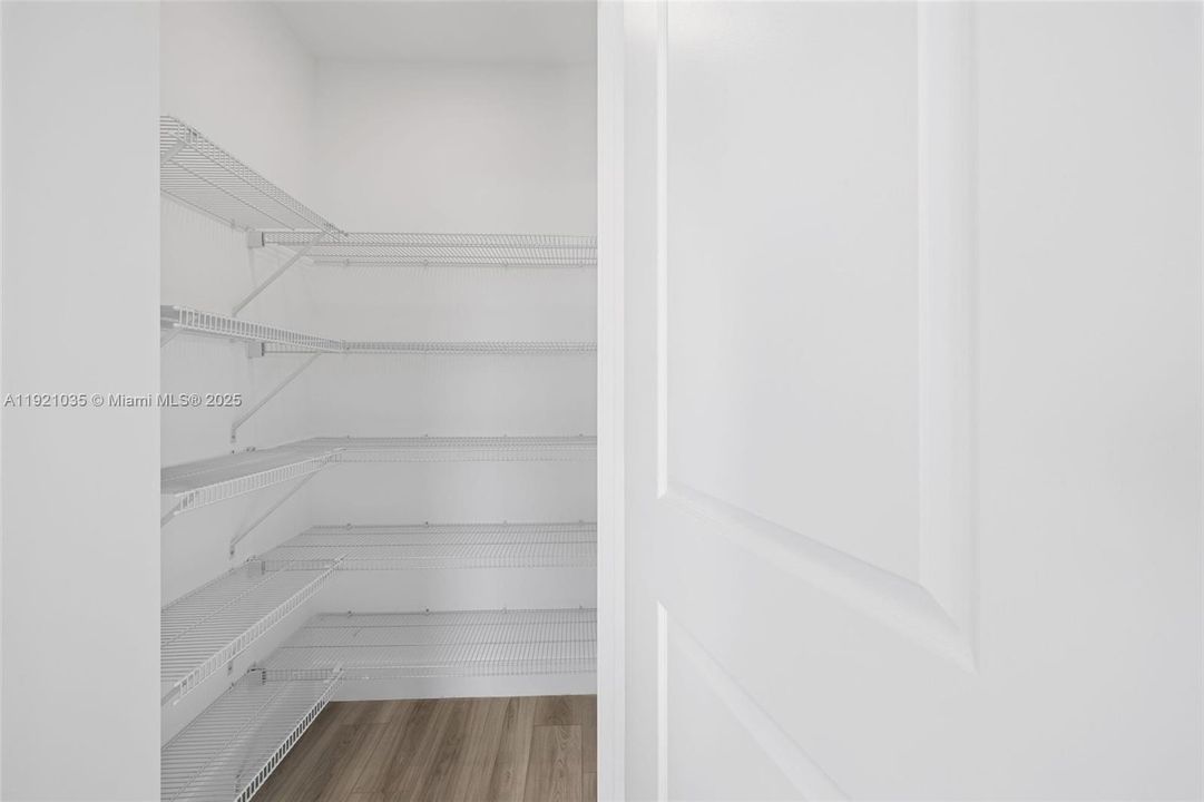 For Sale: $1,281,000 (2 beds, 2 baths, 1483 Square Feet)