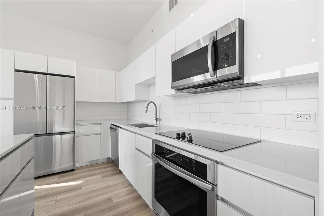 For Sale: $1,281,000 (2 beds, 2 baths, 1483 Square Feet)