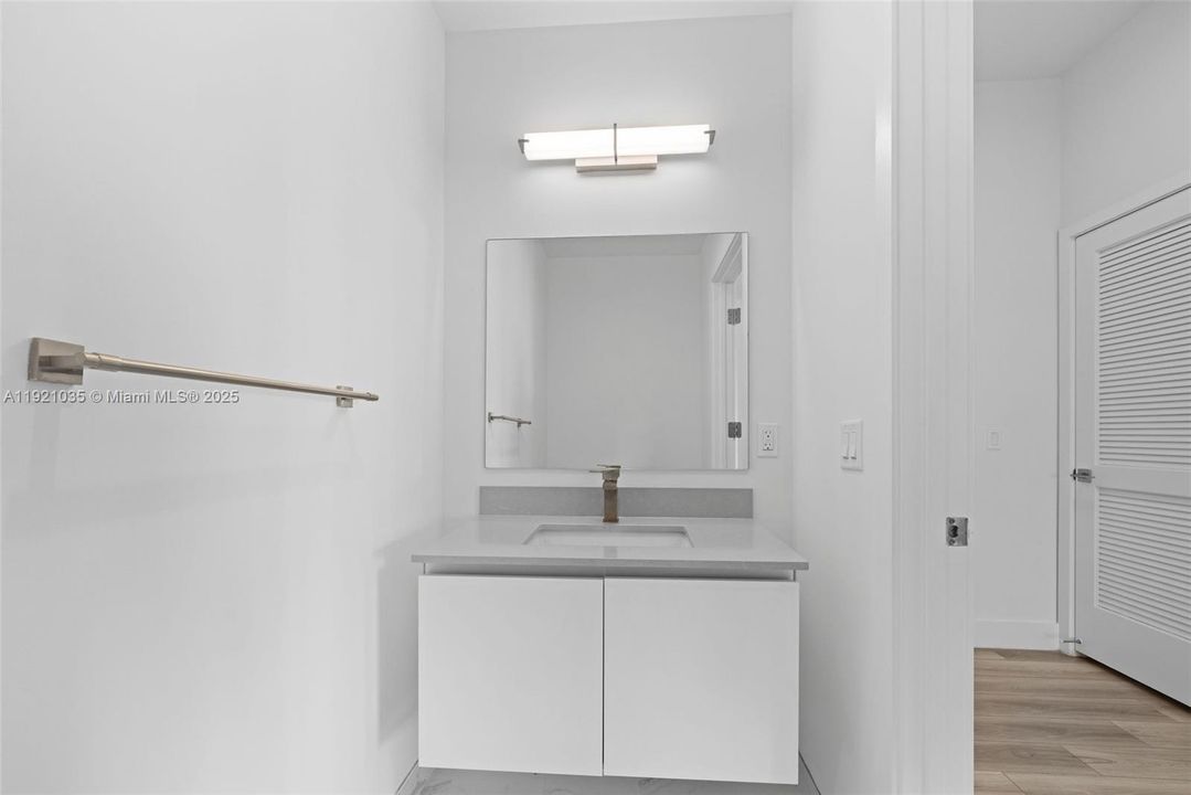 For Sale: $1,281,000 (2 beds, 2 baths, 1483 Square Feet)