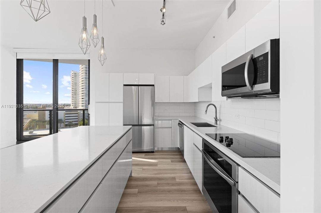 For Sale: $1,281,000 (2 beds, 2 baths, 1483 Square Feet)