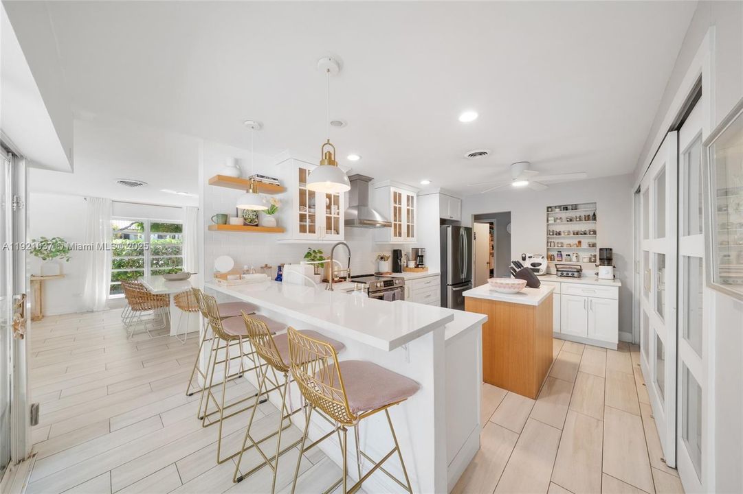 For Rent: $14,000 (3 beds, 2 baths, 2422 Square Feet)