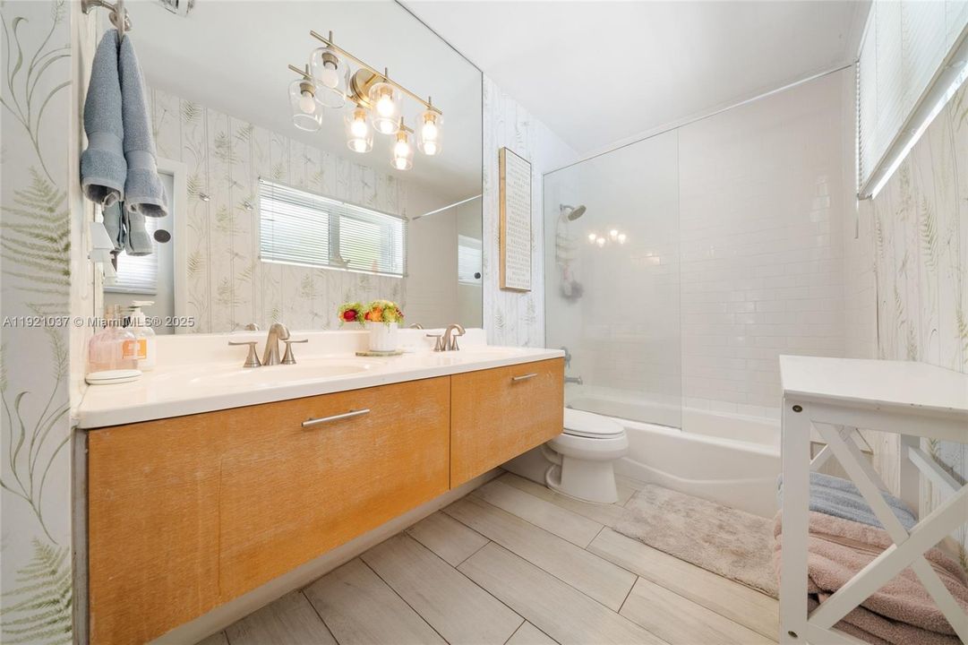 For Rent: $14,000 (3 beds, 2 baths, 2422 Square Feet)