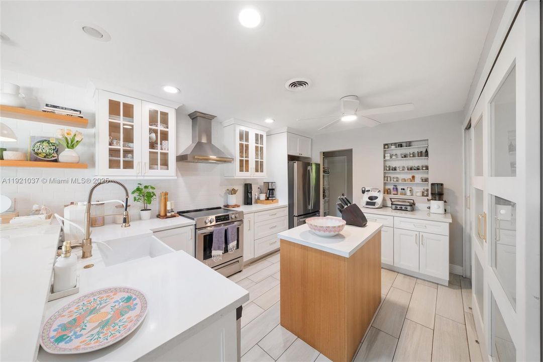 For Rent: $14,000 (3 beds, 2 baths, 2422 Square Feet)