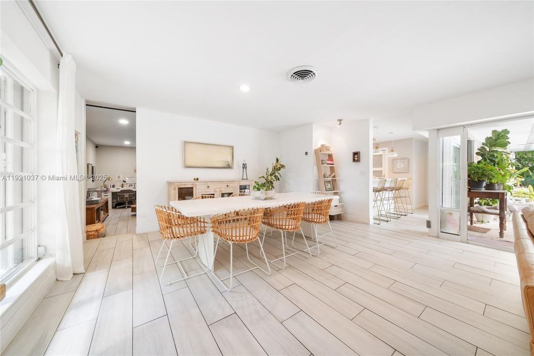 For Rent: $14,000 (3 beds, 2 baths, 2422 Square Feet)