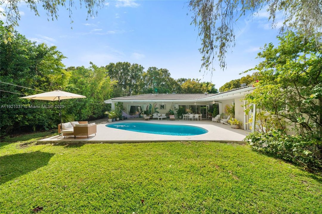 For Rent: $14,000 (3 beds, 2 baths, 2422 Square Feet)