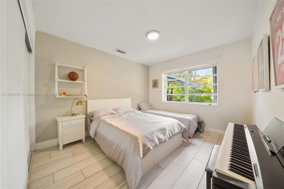 For Rent: $14,000 (3 beds, 2 baths, 2422 Square Feet)