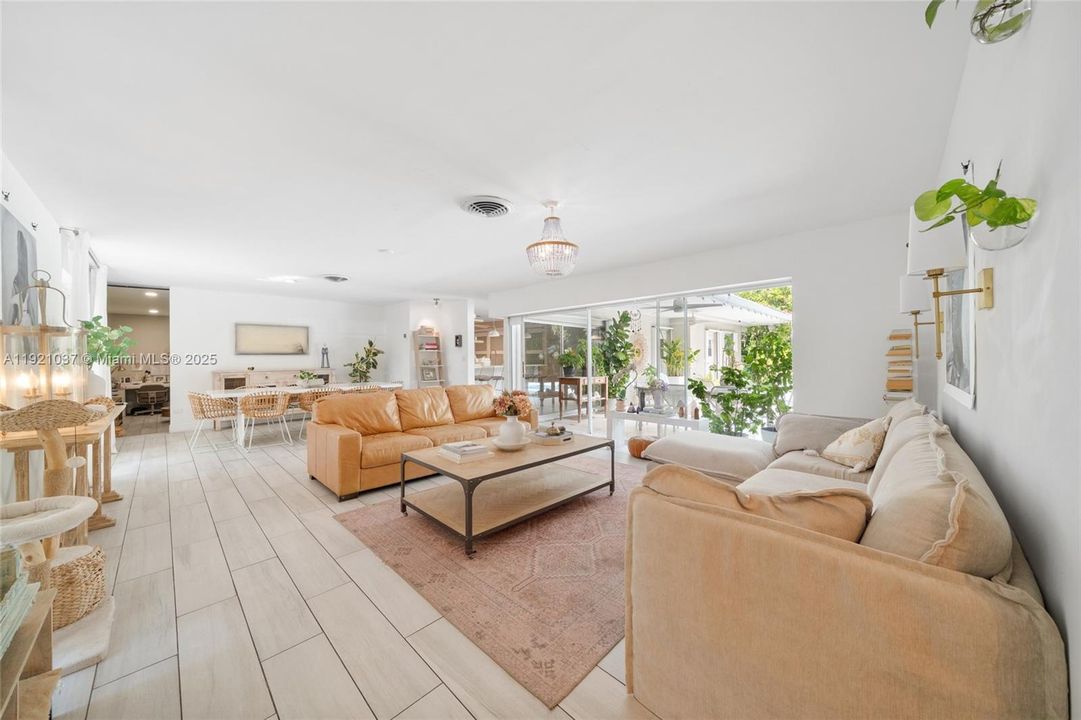 For Rent: $14,000 (3 beds, 2 baths, 2422 Square Feet)