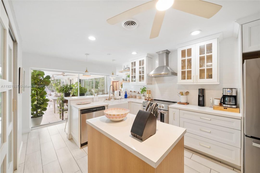 For Rent: $14,000 (3 beds, 2 baths, 2422 Square Feet)