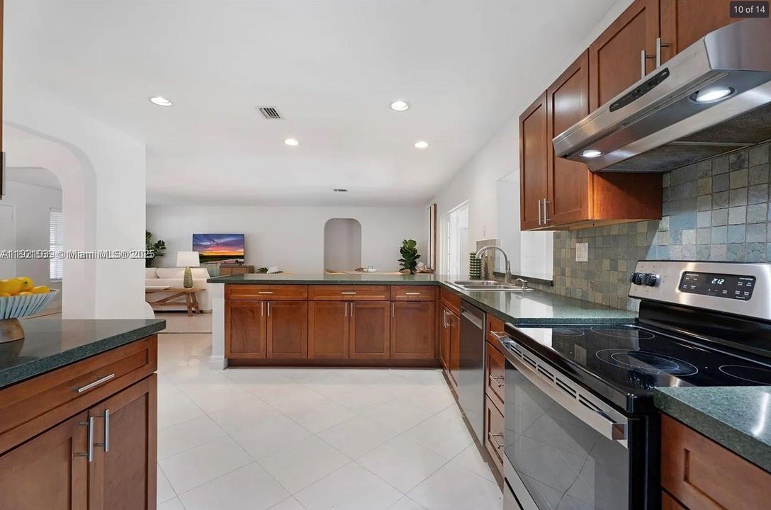 For Rent: $8,700 (3 beds, 3 baths, 2326 Square Feet)