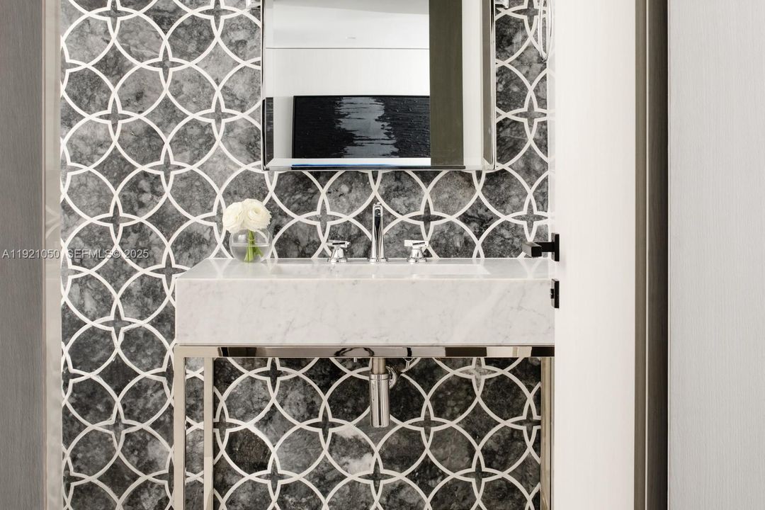 待售: $3,900,000 (3 贝兹, 3 浴室, 1725 平方英尺)