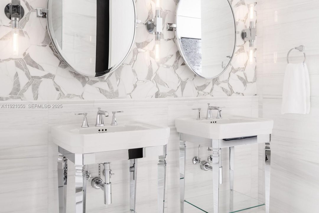 待售: $3,900,000 (3 贝兹, 3 浴室, 1725 平方英尺)