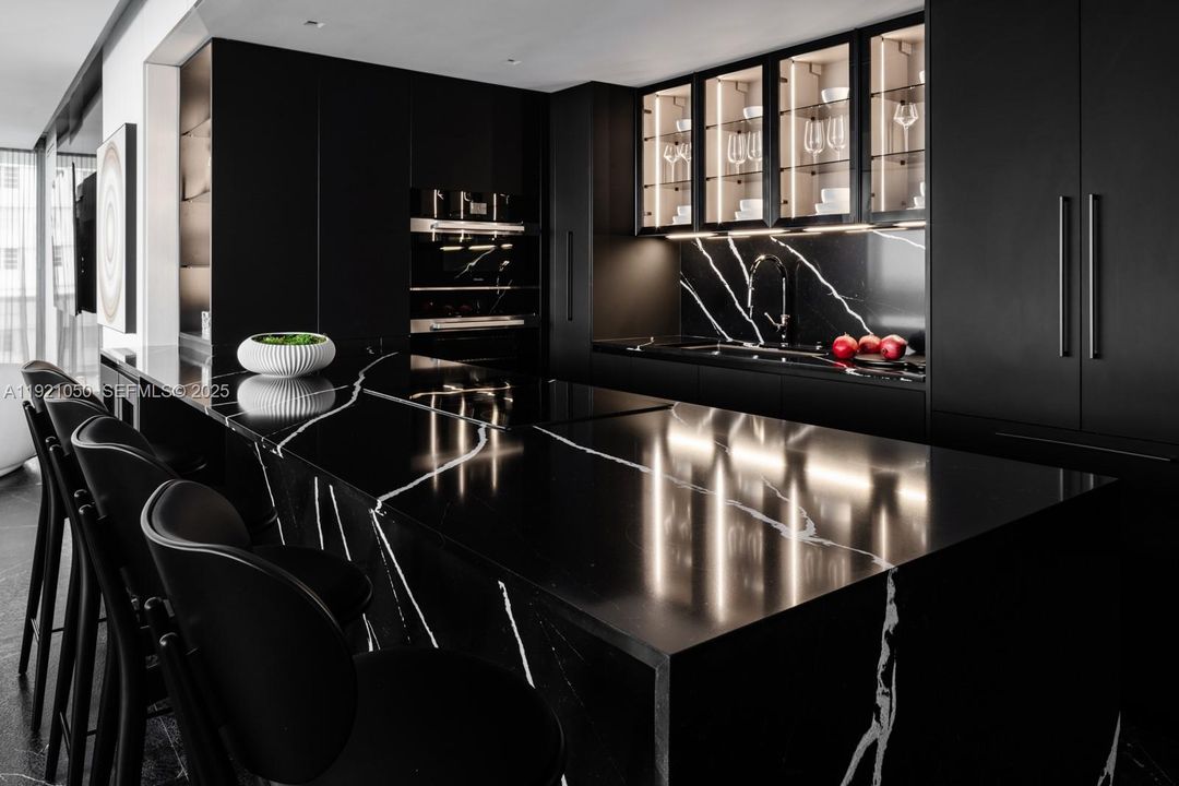 待售: $3,900,000 (3 贝兹, 3 浴室, 1725 平方英尺)