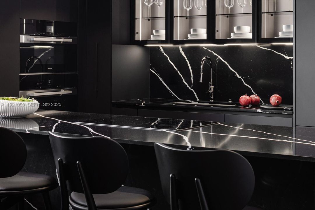 待售: $3,900,000 (3 贝兹, 3 浴室, 1725 平方英尺)