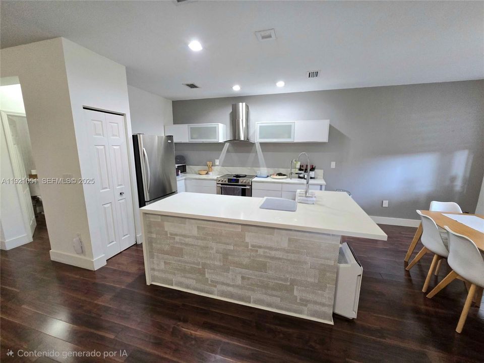 For Rent: $4,200 (3 beds, 2 baths, 2033 Square Feet)