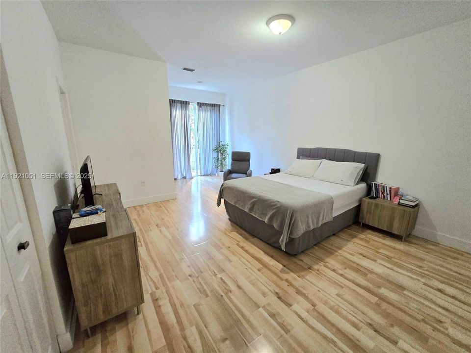 For Rent: $4,200 (3 beds, 2 baths, 2033 Square Feet)