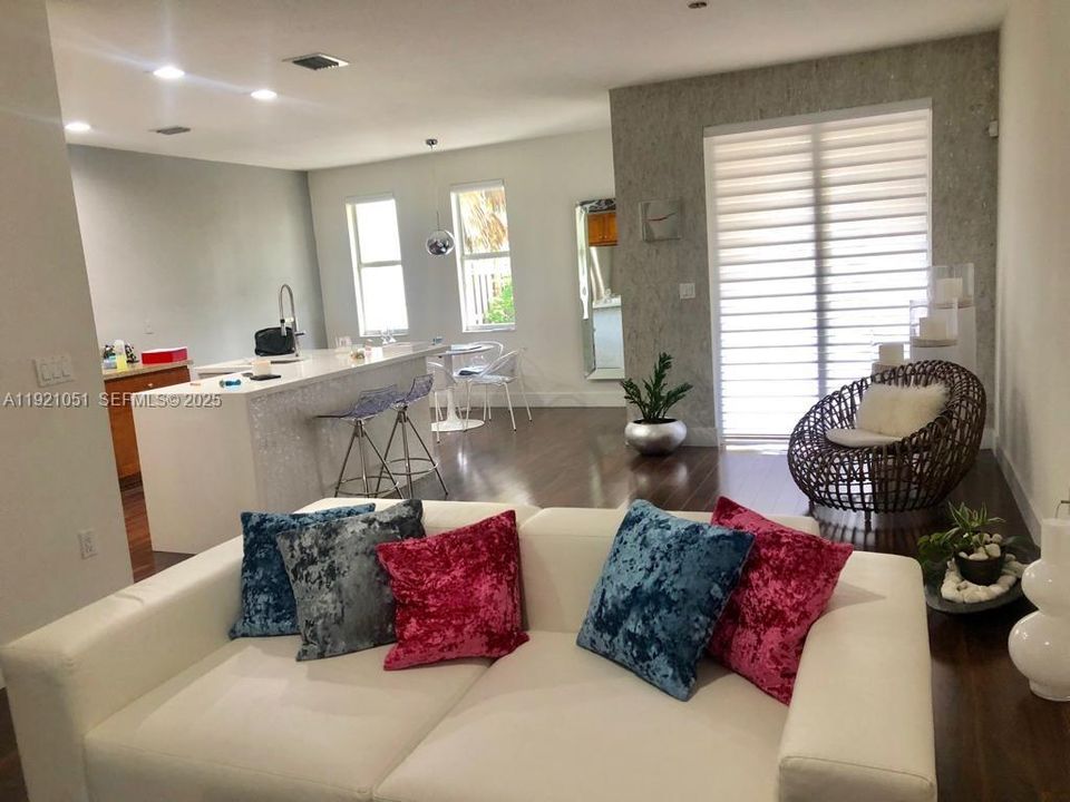 For Rent: $4,200 (3 beds, 2 baths, 2033 Square Feet)