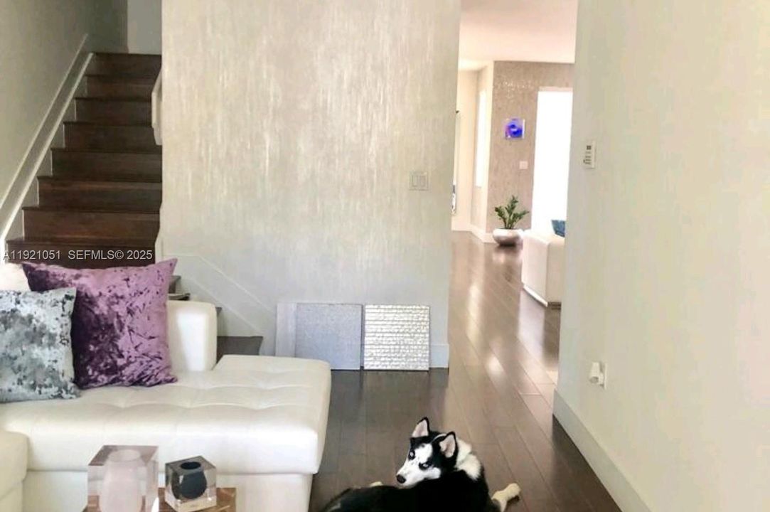 For Rent: $4,200 (3 beds, 2 baths, 2033 Square Feet)