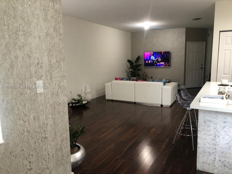 For Rent: $4,200 (3 beds, 2 baths, 2033 Square Feet)