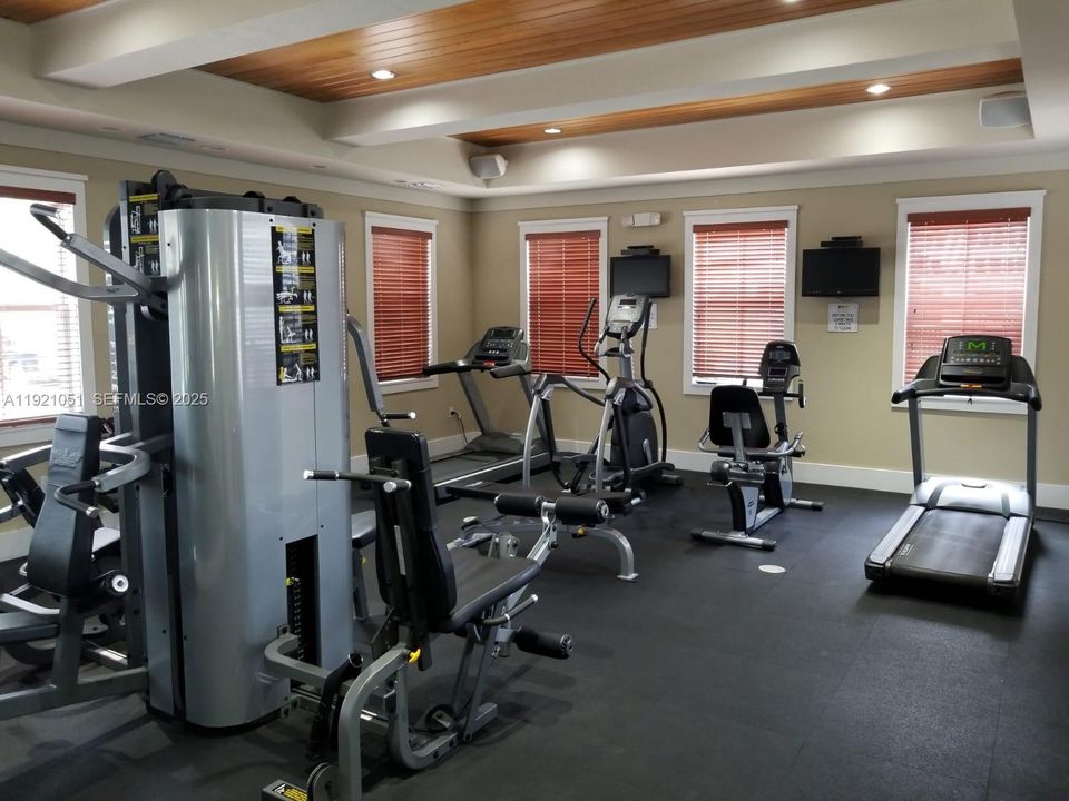 For Rent: $4,200 (3 beds, 2 baths, 2033 Square Feet)