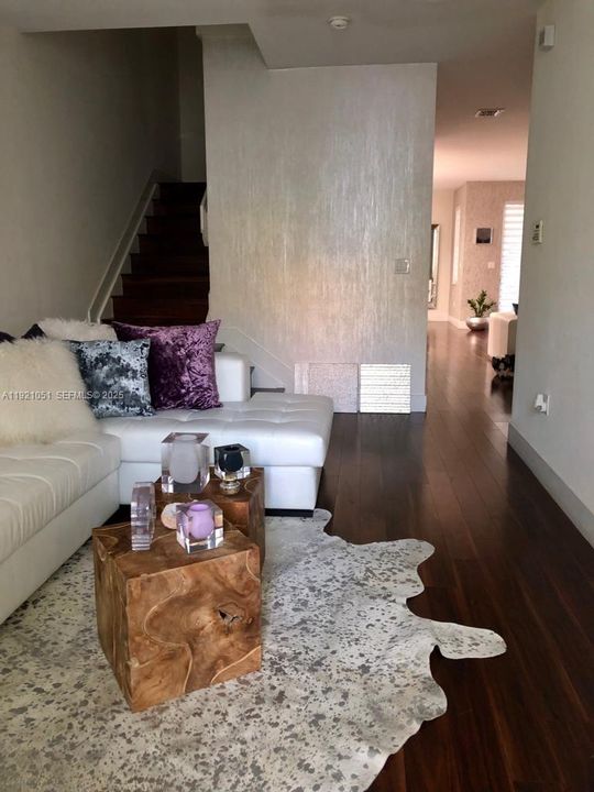 For Rent: $4,200 (3 beds, 2 baths, 2033 Square Feet)