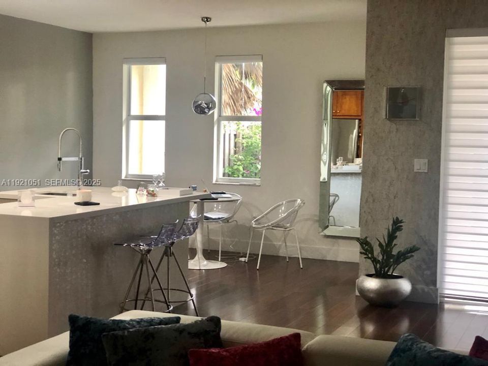 For Rent: $4,200 (3 beds, 2 baths, 2033 Square Feet)